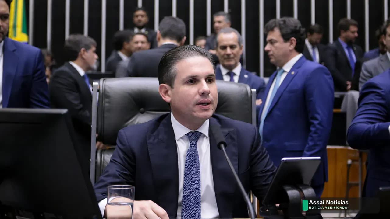 Plenário da Câmara com deputados em votação durante discussão de projeto relacionado à escala 6x1