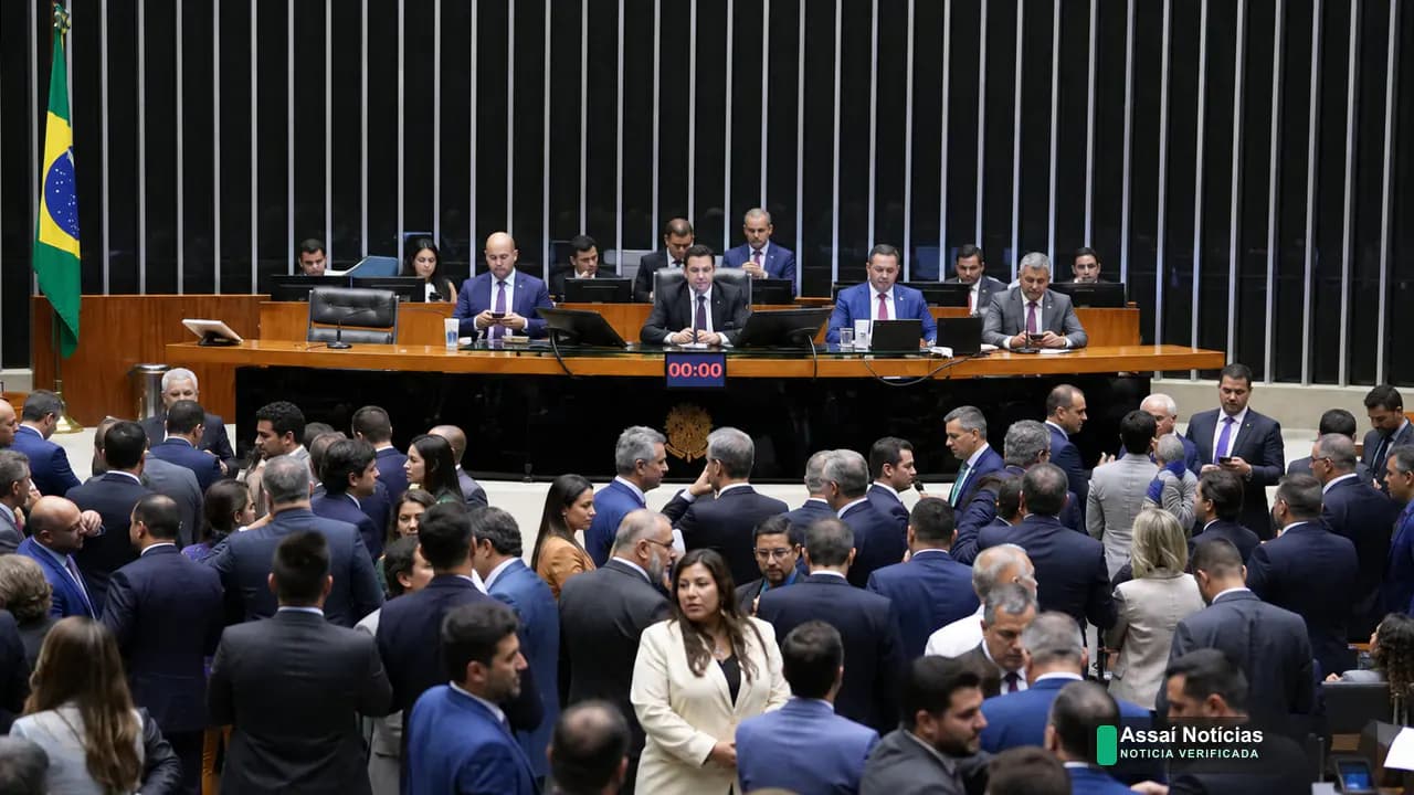 Plenário da Câmara dos Deputados durante votação sobre imunidade tributária de igrejas