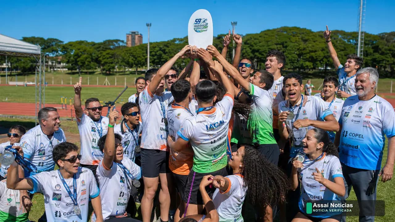 Atletas de Campo Mourão do IACM/Assercam comemoram o título do Campeonato Paranaense Sub-20 de Atletismo em Londrina