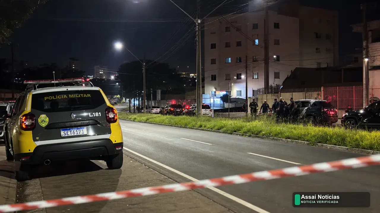 Confronto com a Polícia Militar em Londrina na Avenida Brasília, com viaturas no cruzamento com a Avenida Rio Branco