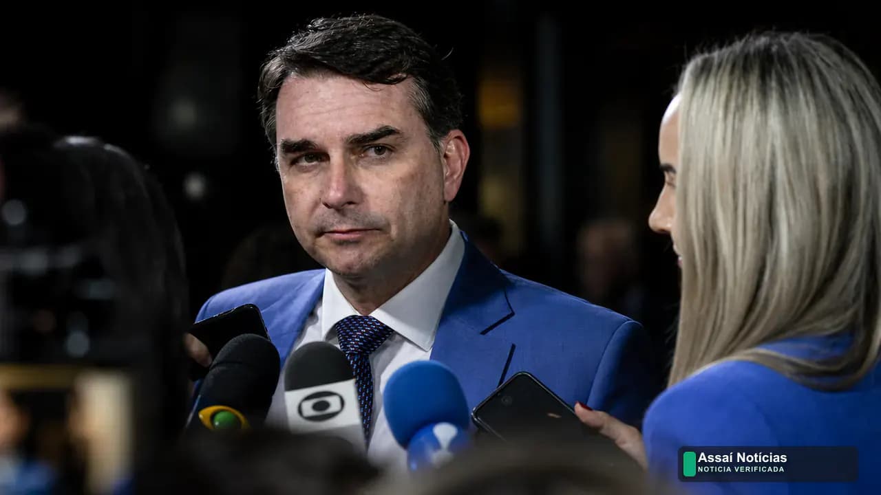 Flávio Bolsonaro em evento político durante campanha eleitoral de 2026