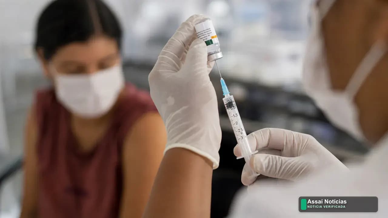Alerta de notícia sobre a suspensão temporária da vacina de dengue do Butantan durante investigação do Ministério da Saúde